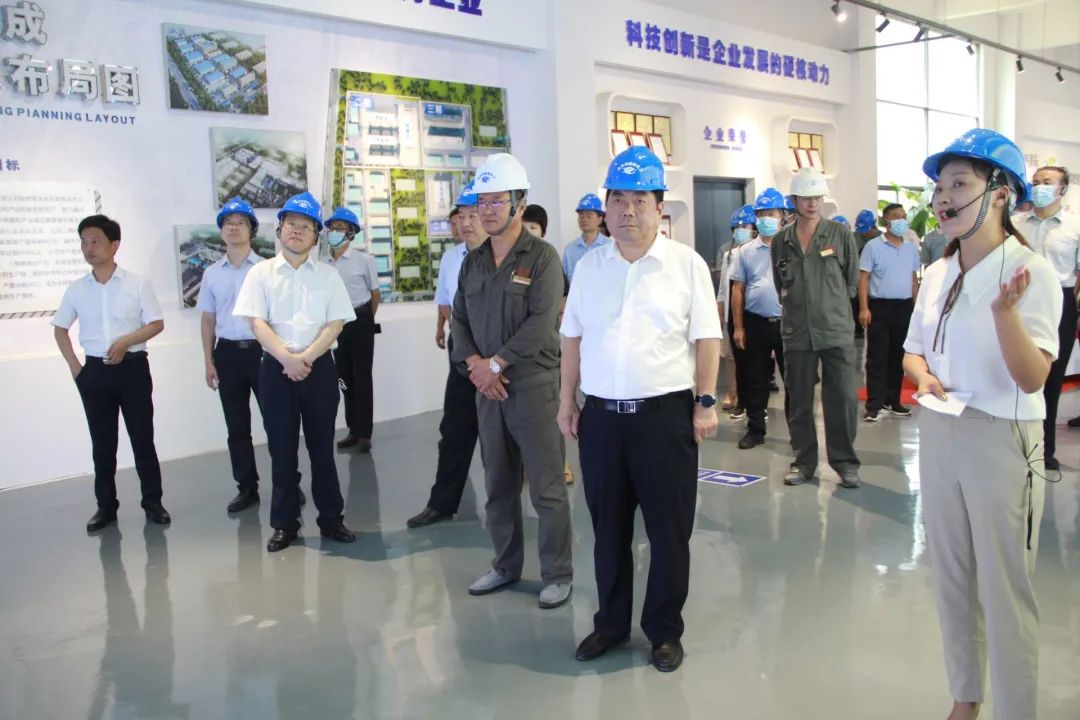 聚焦！全市工業(yè)經(jīng)濟(jì)運(yùn)行暨化工企業(yè)轉(zhuǎn)型發(fā)展現(xiàn)場(chǎng)會(huì)在襄城召開(kāi)